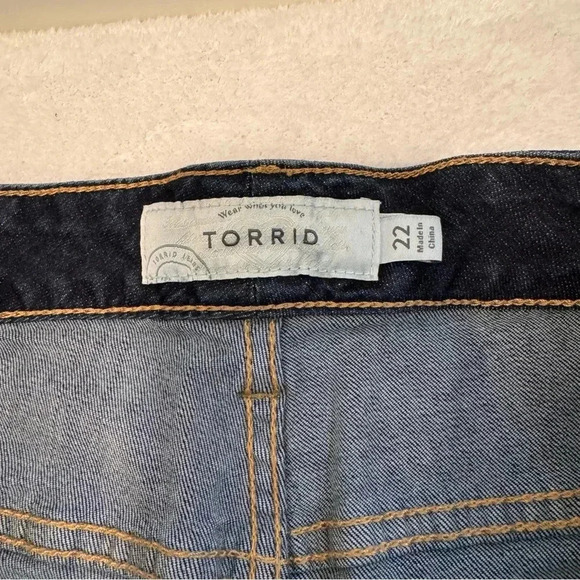 Torrid cuffed blue jean denim shorts size 22- 5 pocket design - Picture 6 of 13